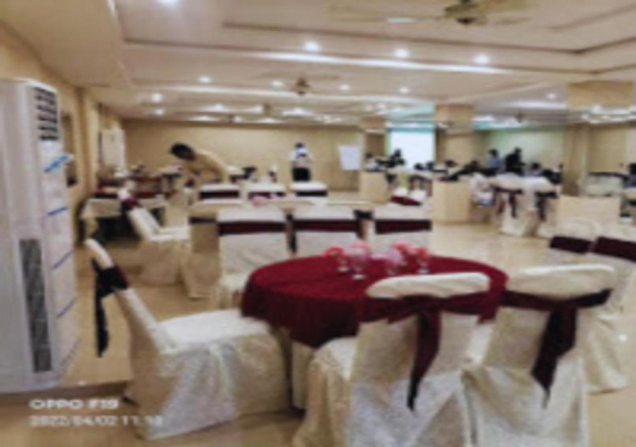 Hotel Day In Emporium Lahore Exterior foto
